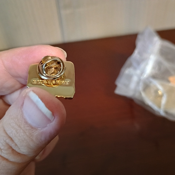 Burberry Double Decker London Bus Enamel Pin NWOT - Picture 2 of 2